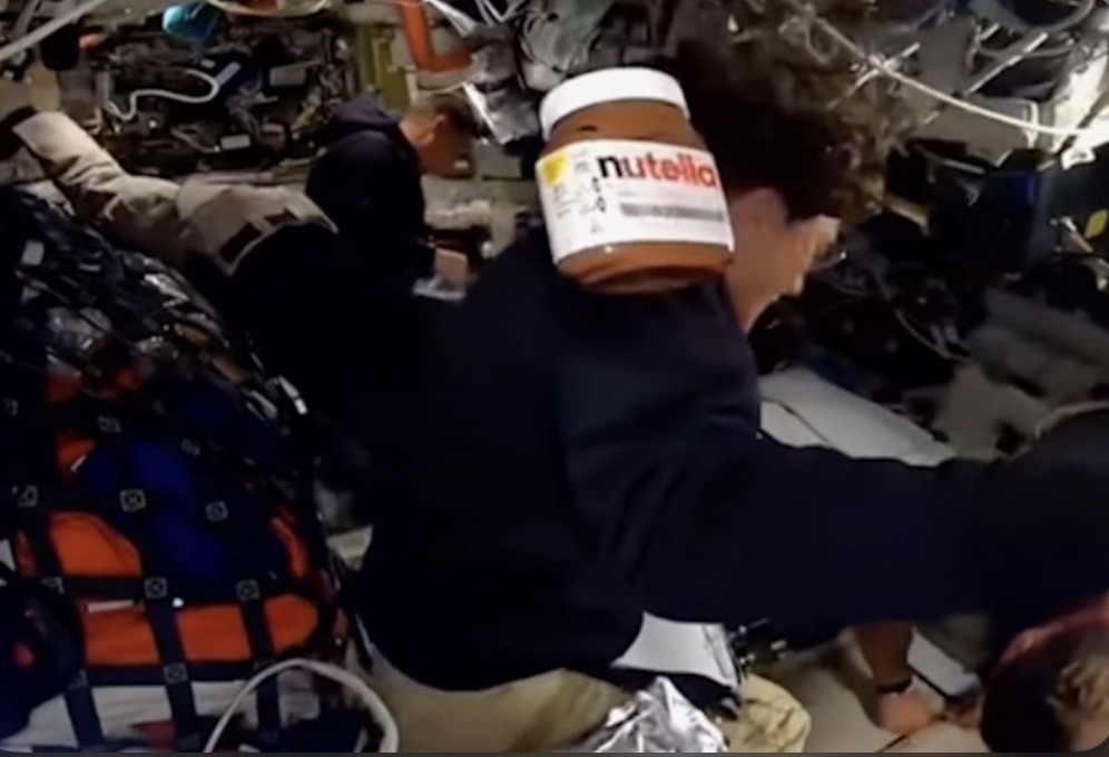 Nutella oltre i confini del mondo: l’icona italiana fluttua su Artemis II